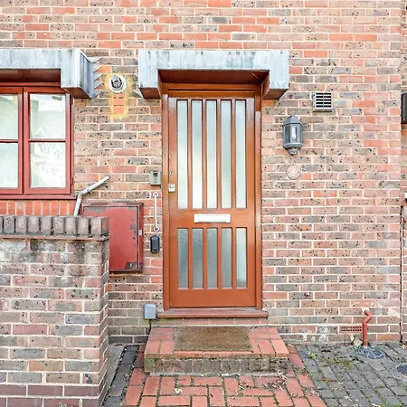 Beautiful Three-Bedroom House In Richmond